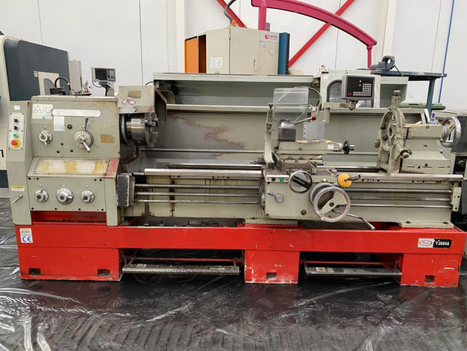 Travis T-2680 Manual Conventional Lathe.