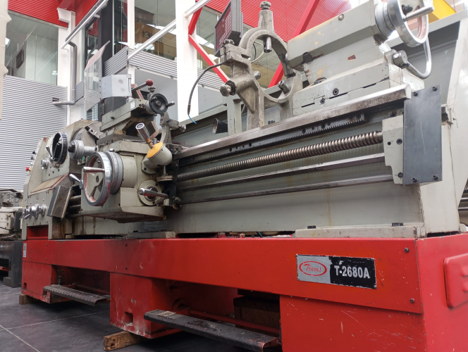 Travis T-2680 Manual Conventional Lathe.