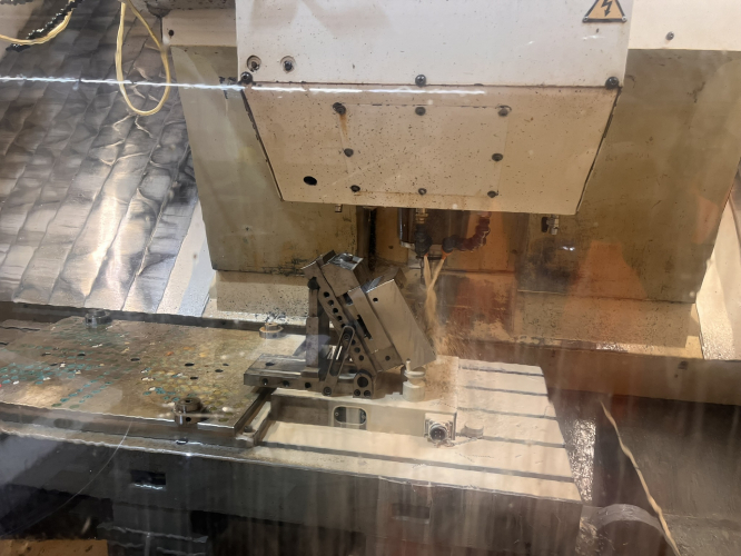 CINCINNATI FTV-640 MACHINING CENTER