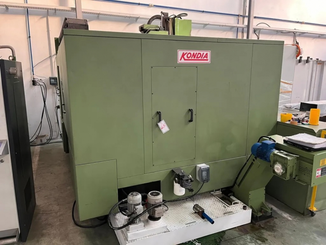 KONDIA CM-1650 MACHINING CENTER