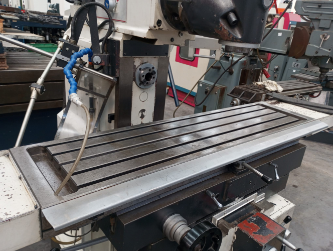 HELLER FU-1250 UNIVERSAL MILLING MACHINE