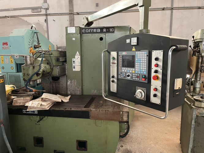 Fräsmaschine mit festem Maschinentisch, Riemenantrieb A-10